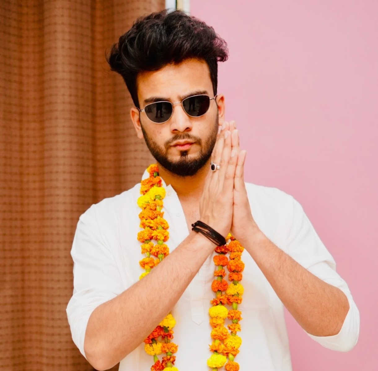 एल्विश यादव के गुरुग्राम वाले घर पर फायरिंग, 3 बाइक सवार बदमाशों ने किए 25 से 30 राउंड फायरFiring at Elvish Yadav's house in Gurugram, 3 bike-borne miscreants fired 25 to 30 rounds